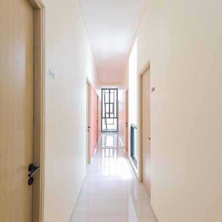 Sans Hotel Clover Ace Surabaya By Reddoorz Esterno foto