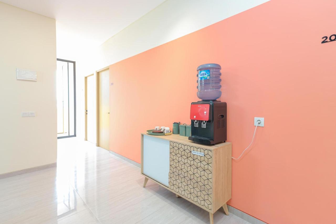 Sans Hotel Clover Ace Surabaya By Reddoorz Esterno foto