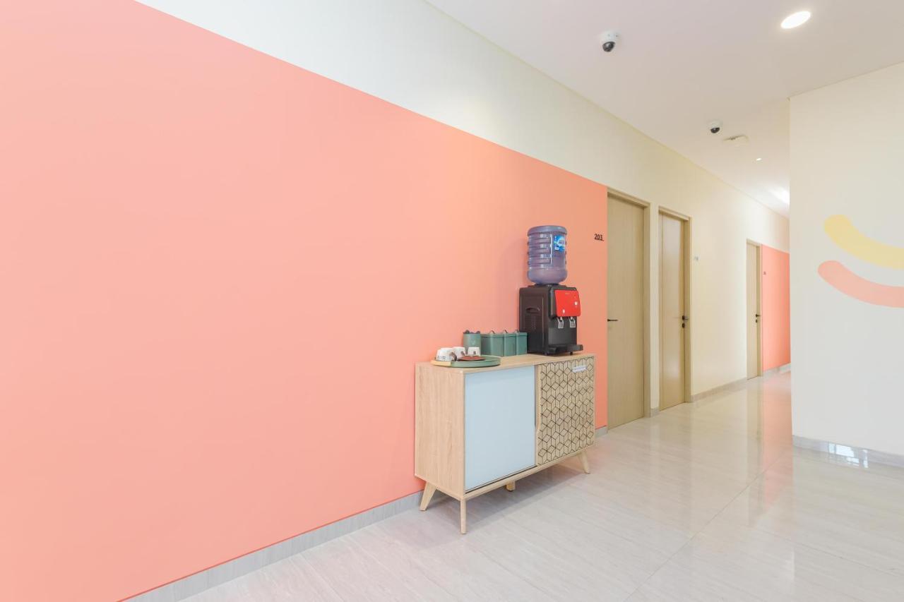 Sans Hotel Clover Ace Surabaya By Reddoorz Esterno foto