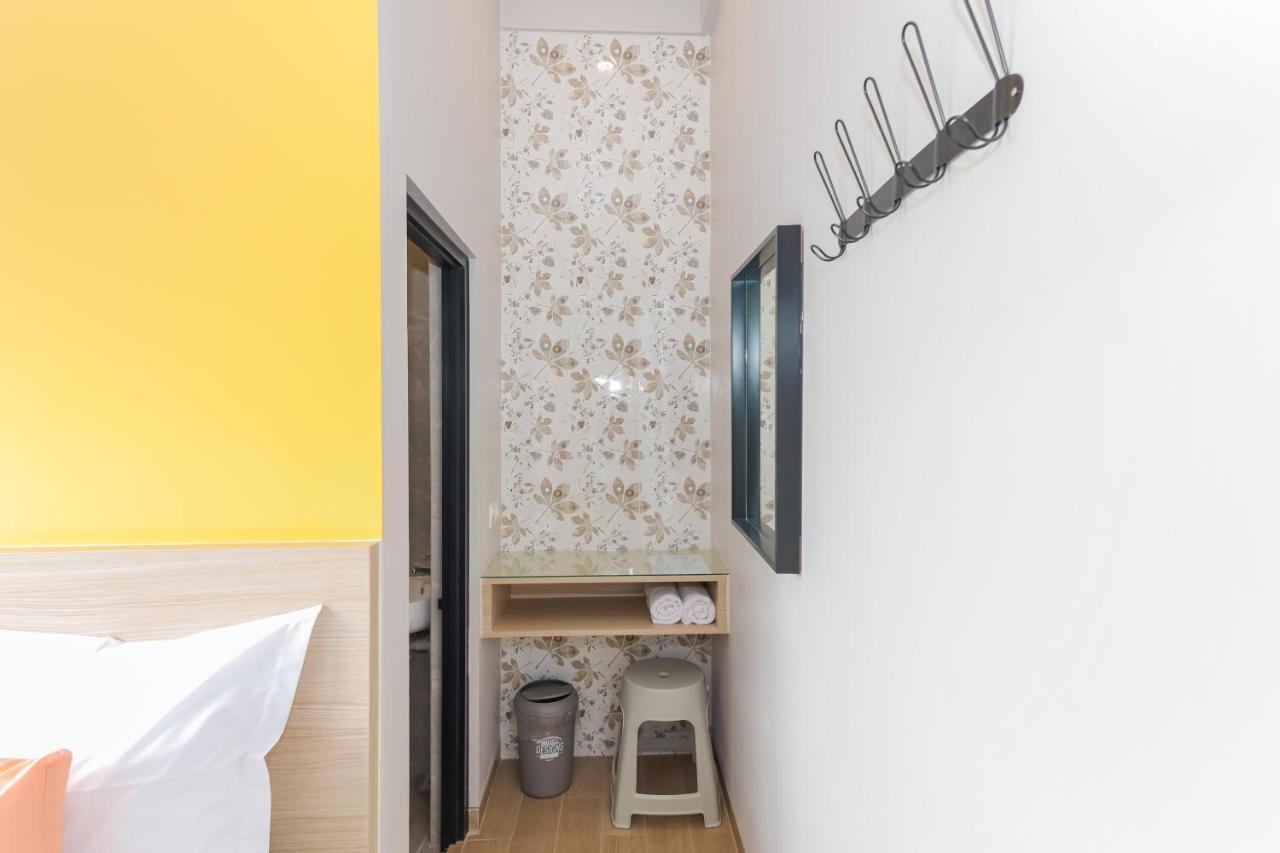 Sans Hotel Clover Ace Surabaya By Reddoorz Esterno foto