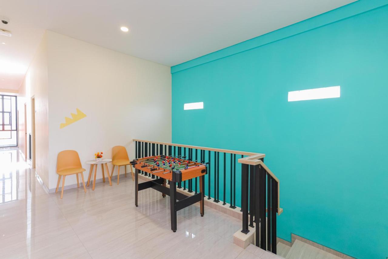Sans Hotel Clover Ace Surabaya By Reddoorz Esterno foto