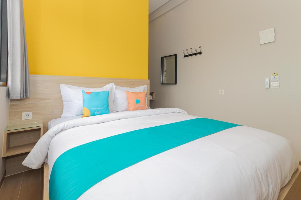 Sans Hotel Clover Ace Surabaya By Reddoorz Esterno foto